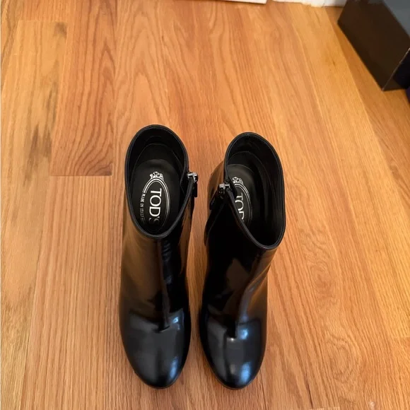Tod's Sleek Black Heeled Boots - Picture 5 of 6